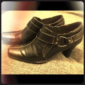 Black bootie with white stitching and buckle.